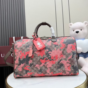 GUCCI 스프레이 프린트 여행가방