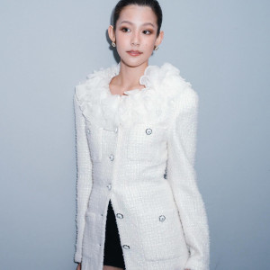 화이트 트위드 더블 코트